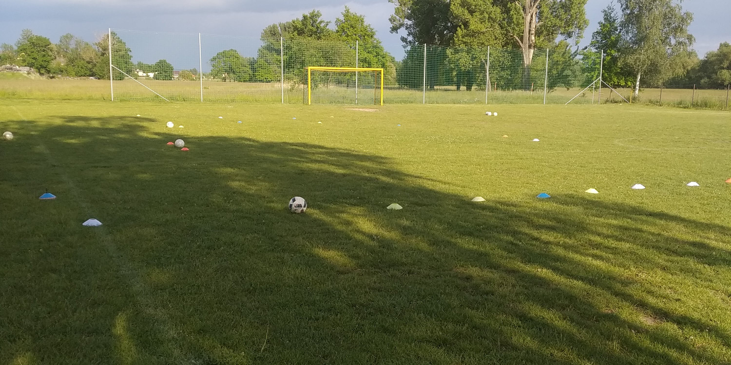 Trénink je v úterý od 18:00 v Blešně na hřišti.